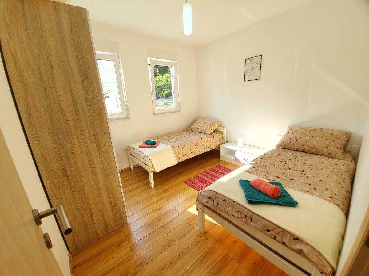 Apartments Lara Drvenik  Εξωτερικό φωτογραφία