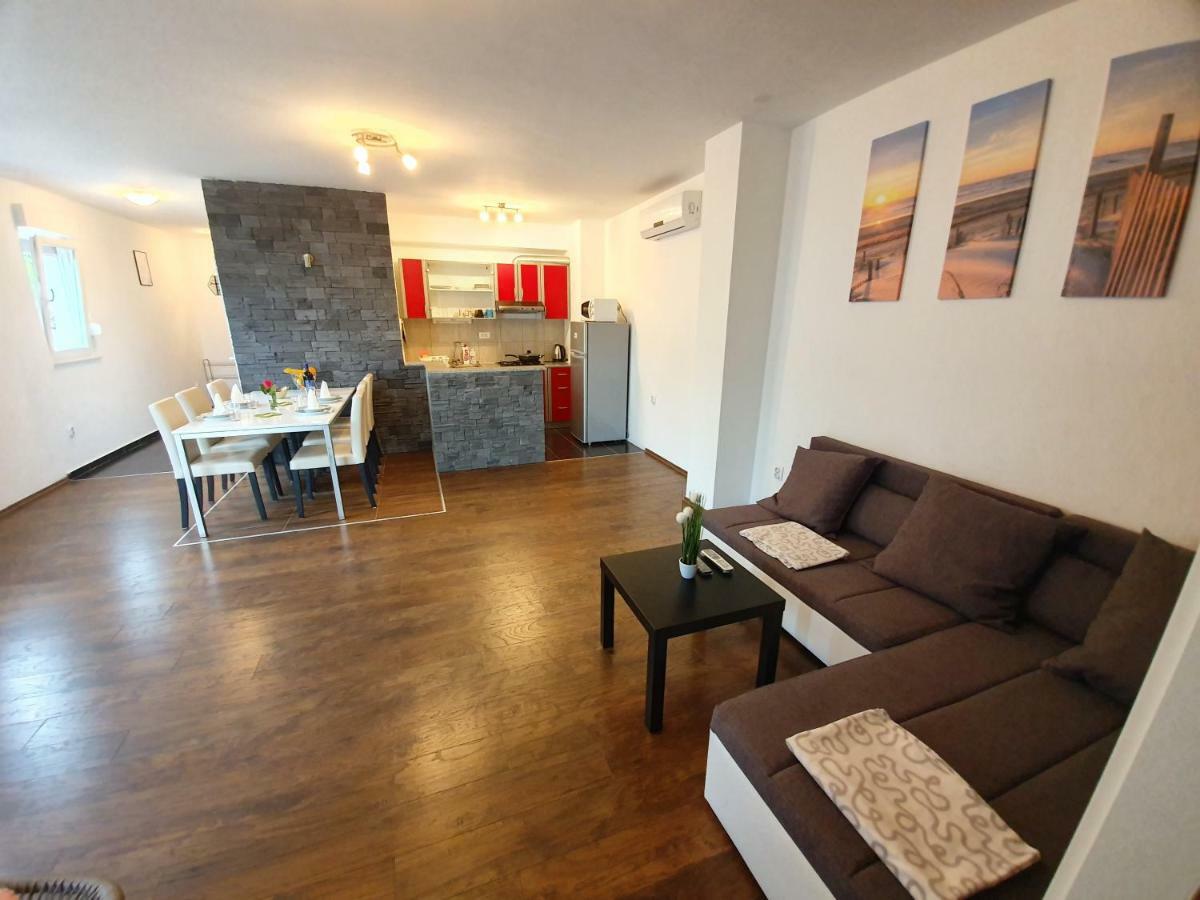Apartments Lara Drvenik  Εξωτερικό φωτογραφία