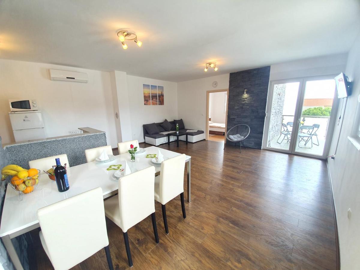 Apartments Lara Drvenik  Εξωτερικό φωτογραφία